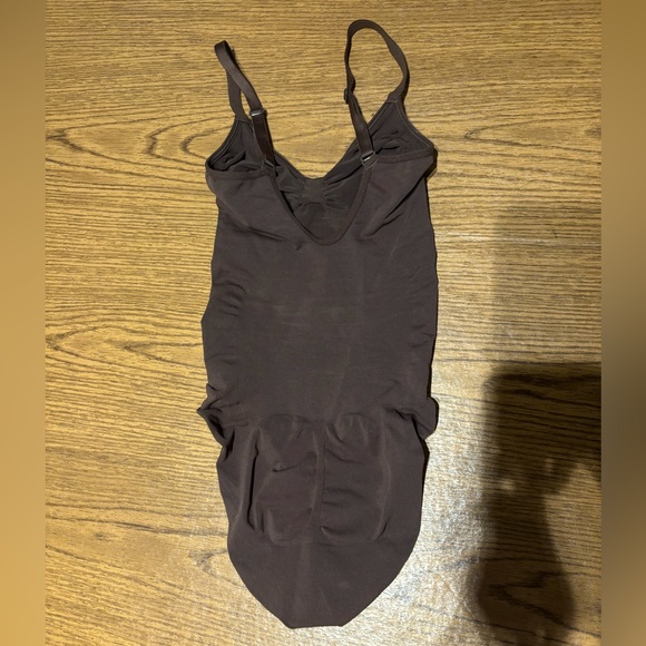 SKIMS Seamless Sculpt Brief Bodysuit - Picture 2 of 5